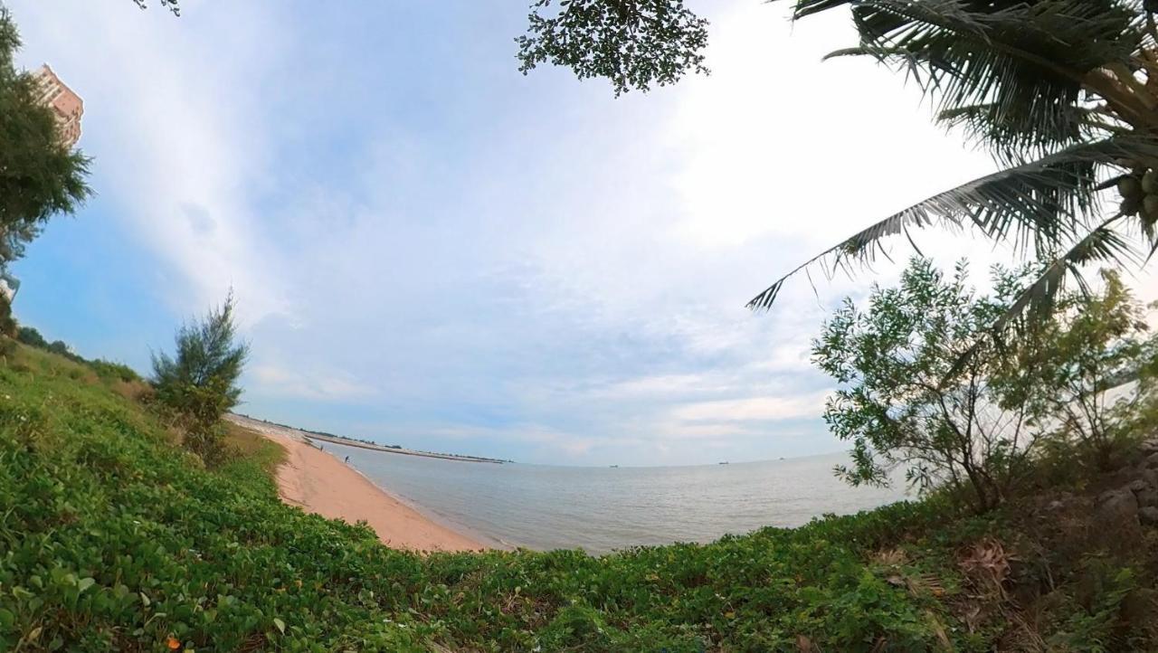 Melaka Beachfront Villa With Pool エクステリア 写真
